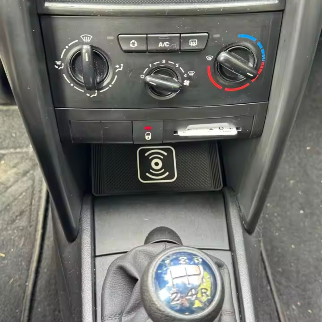 Podloga za bežično punjenje telefona, CarPad - Image 10