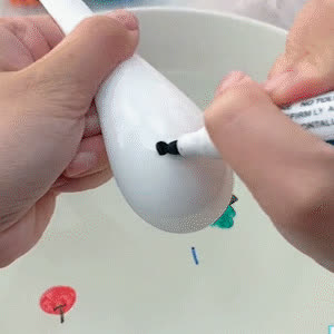 FloatPens, čarobni markeri s kojima možete crtati slatke slike koje plutaju na vodi - video