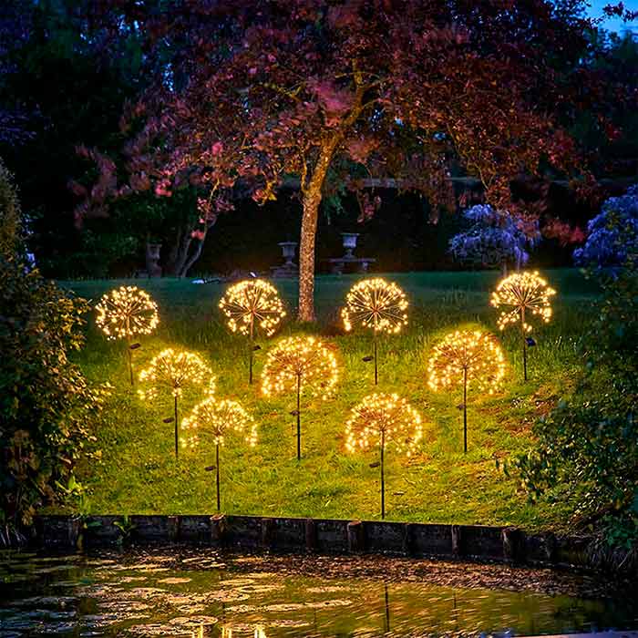 Solarna lampa ima žice od kojih možete praviti oblike po želji - spirale, cvjetove, vatromete, srca itd.